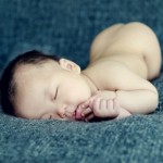 宝宝出生后第一口喝奶还是水？
